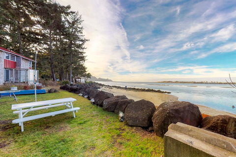 Alsea Bay Cottage - Renee 2