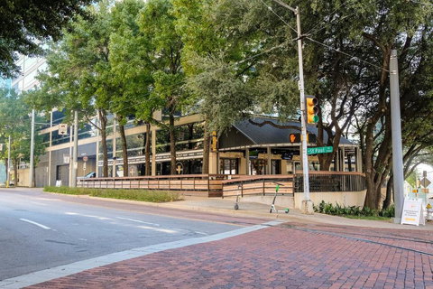 Amazing Views @ High-Rise Lux & Center Of All 1BR - Renee 2