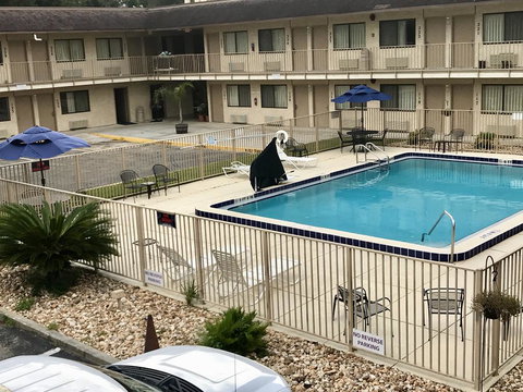 Americas Best Value Inn - Lake City - Swimm 1