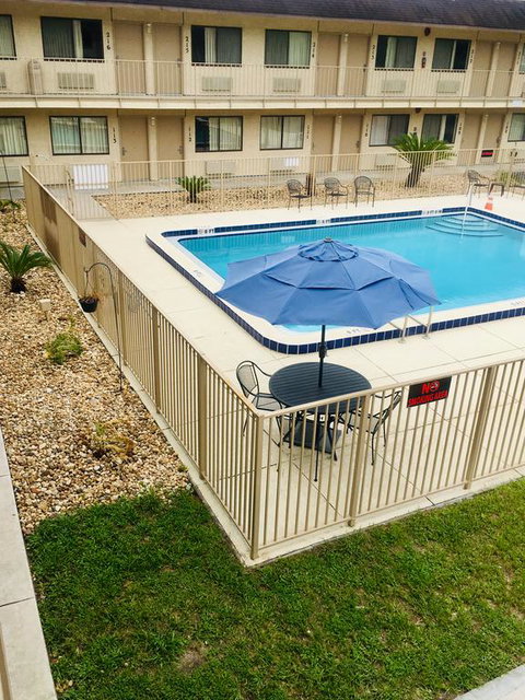 Americas Best Value Inn - Lake City - Swimm 3