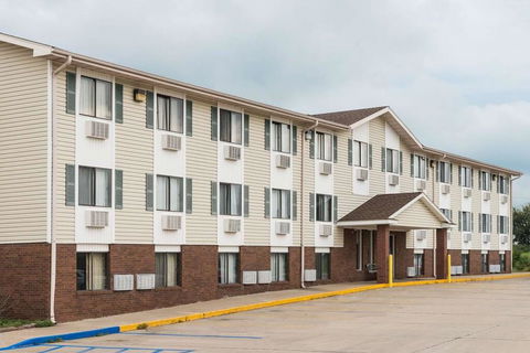 Amerihost Inn & Suites - Internet Find 0