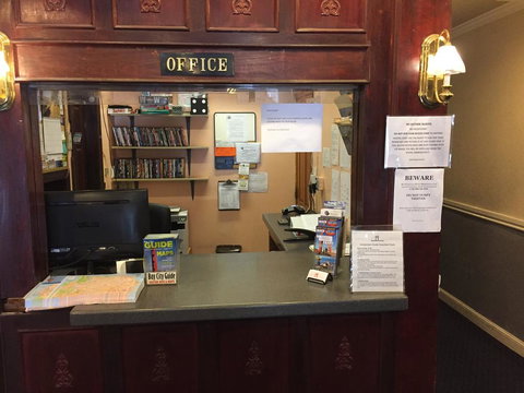 Amsterdam Hostel - Internet Find 1