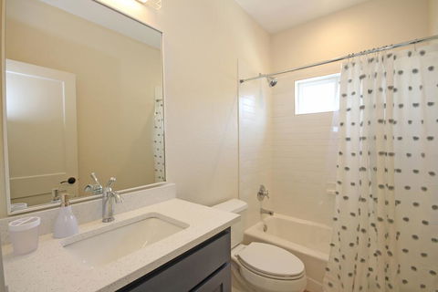 AQUAZUL Home - Renee 1