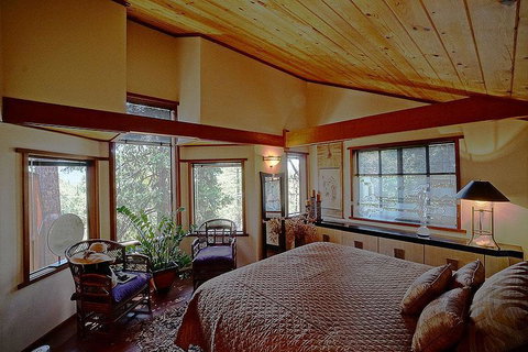 Artisan's Retreat - Internet Find 2