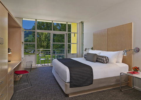 Aspen Meadows Resort - Renee 3