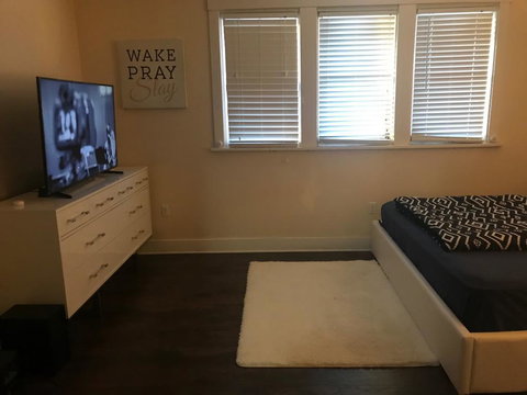 Awesome Home Away - Renee 0