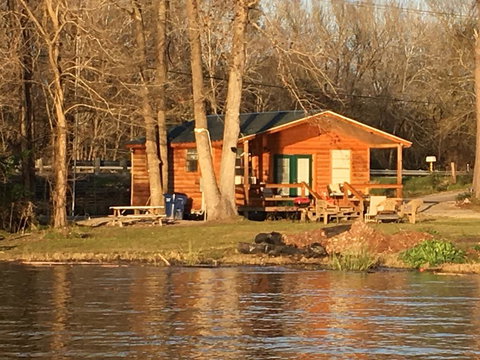 B&R Lakeside Cabins & RVs Retreat - Renee 0