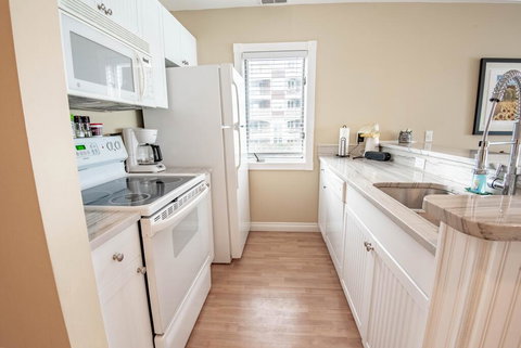 Beach Room 211 - Renee 2