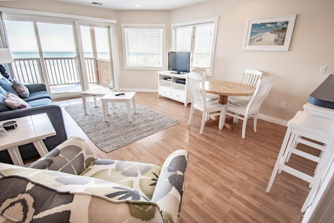 Beach Room 220 - Renee 1