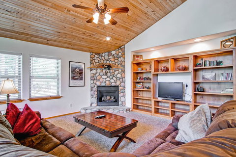 Bears Den & Little Bear - 5BR/3BA - Internet Find 0