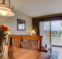 Beautiful Updated 2 Bedroom Golf Course Condo