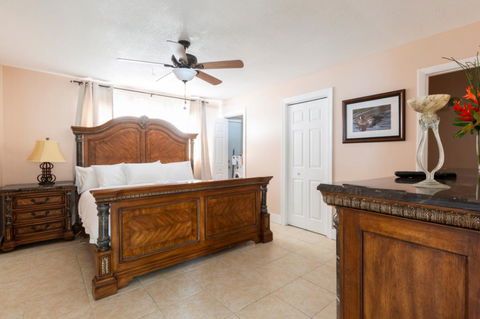 BeautifullyRenovated Palm Beach Gardens Apartment2 - Internet Find 1