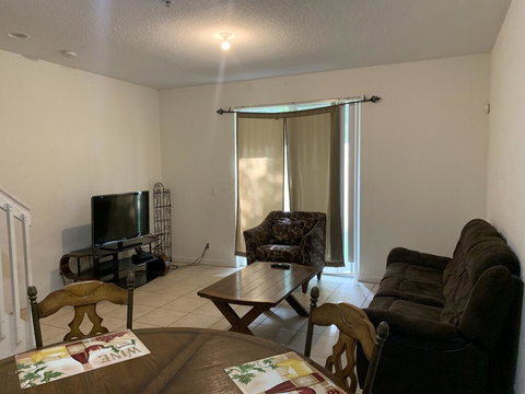 Bedroom Suite In Lauderdale Lakes Townhome - Renee 2