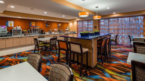 Best Western Plus Fresno Airport Hotel - Renee 2