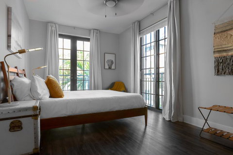 BLACKSWAN - Rosemary SQ - Three Balconies - Renee 2