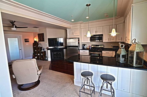 Blocks To America's Favorite Beach! Condo - Renee 1