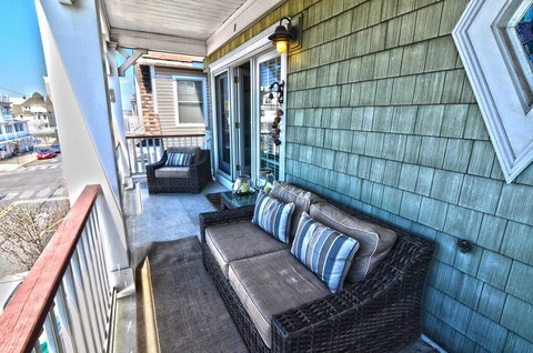 Blocks To America's Favorite Beach! Condo - Renee 0