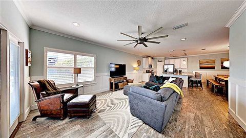 Blue Breeze, 4 Bedrooms, 3 Bathrooms, Sleeps 10, Walk To Beach - Renee 1