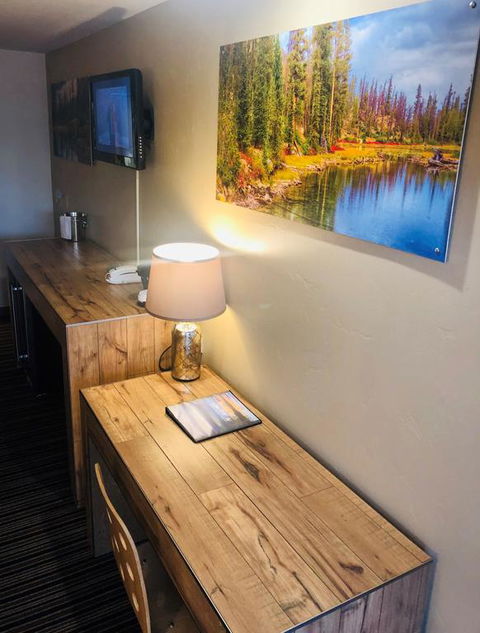 Blue Lakes Inn - Internet Find 3