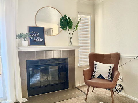 Bohemian Style, King Bed, Near Downtown Sacramento - Internet Find 3