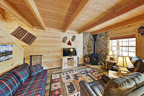 Brand-New Wooded Retreat With Luxe Interior & Deck Cabin - Renee 1