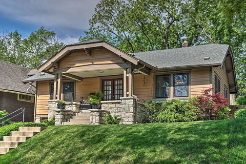 Bright Bungalow With Patio - Walk To Loose Park - Internet Find 0