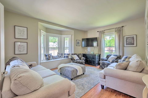 Bright Lake Winnipesaukee Home - Walk To Town - Renee 1