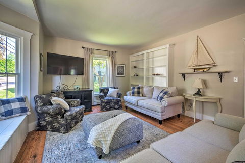 Bright Lake Winnipesaukee Home - Walk To Town - Renee 3
