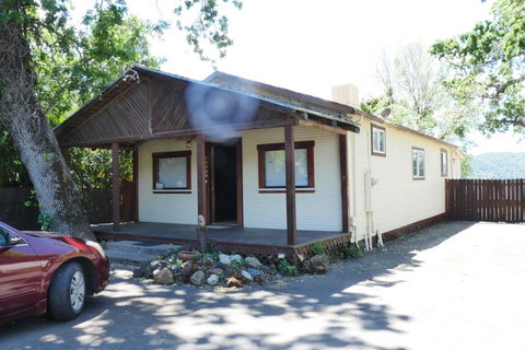 Bungalow On The Lake - Internet Find 1