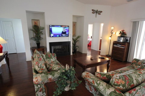 Bursting With Sunshine Pool Home S & G Home - Renee 2