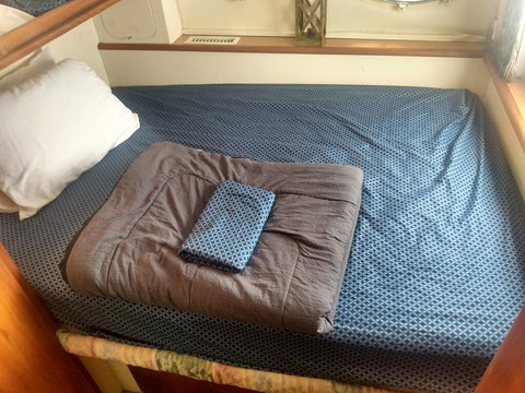 Cabin Cruiser Boat Hotel - Renee 2