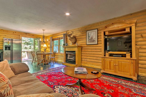 Cedar Mountain Log Cabin - 4 Mi DuPont State Forest - Renee 2