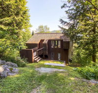 Cedar Rock Chalet - New Outdoor Hot Tub - 15 Min to Killington