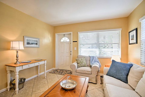 Charming 2BR Lake Worth Condo Steps From The Water - Renee 3