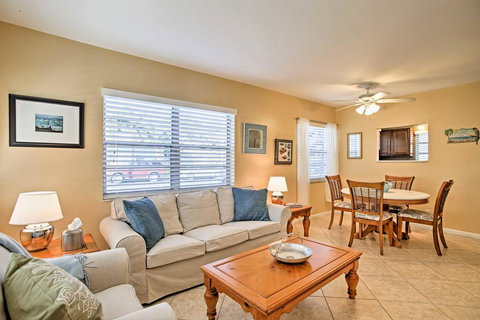 Charming 2BR Lake Worth Condo Steps From The Water - Renee 0