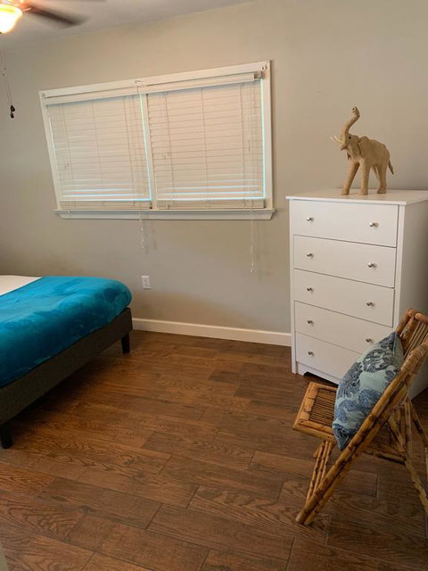 Charming Pet Friendly Home Minutes From Pensacola Beach - Renee 1