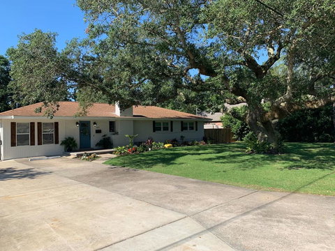 Charming Pet Friendly Home Minutes From Pensacola Beach - Renee 0