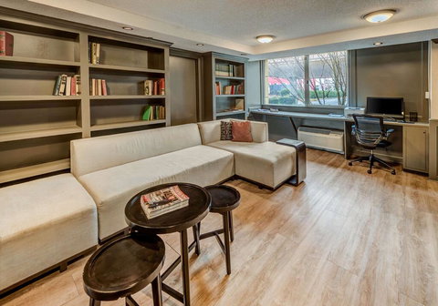 Clarion Hotel Atlanta Airport - Renee 1