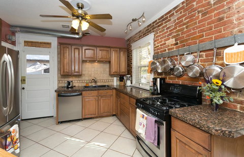 Clay Street BnB - Internet Find 2