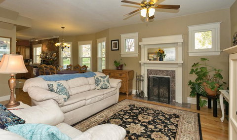 Clay Street BnB - Internet Find 1