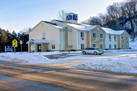 Cobblestone Inn & Suites - Durand - Renee 0