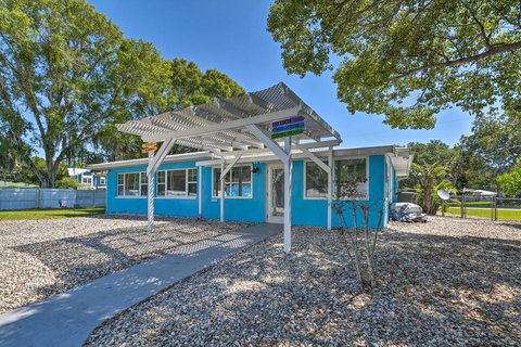Colorful Canalfront Home - Boat Dock, Deck, Kayaks - Renee 1