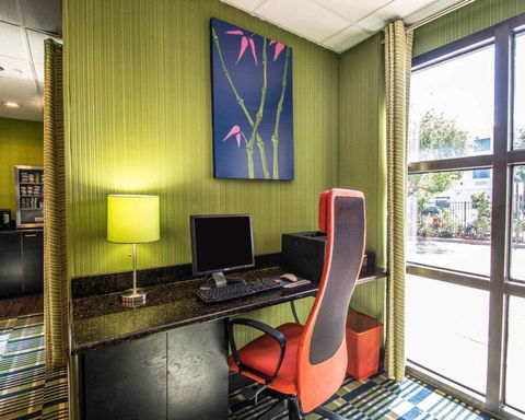 Comfort Inn & Suites - Lantana - West Palm Beach South - Renee 2