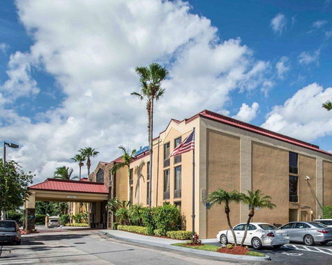 Comfort Inn & Suites - Lantana - West Palm Beach South - Renee 0