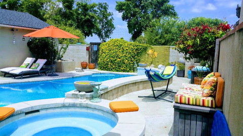 Cool Casual Living A/C,Non-Smoking, 25+ And Over - Renee 2