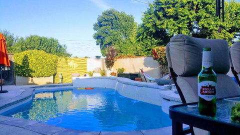 Cool Casual Living A/C,Non-Smoking, 25+ And Over - Renee 3