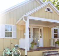 Cottage on King Historic Charm Modern Living