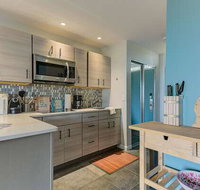 Cozy Aviation Style Lake View Condo  The Shores