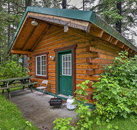 Cozy Cabin on the Creek Near Hiking Trails and Town