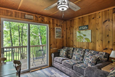 Cozy Carp Lake Cottage With Dock, 4 Kayaks & Fire Pit - Renee 3